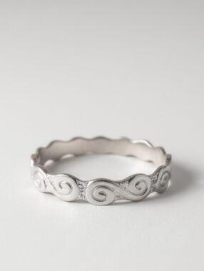 Artisan Swirl Pattern Silver Bangle Bracelet